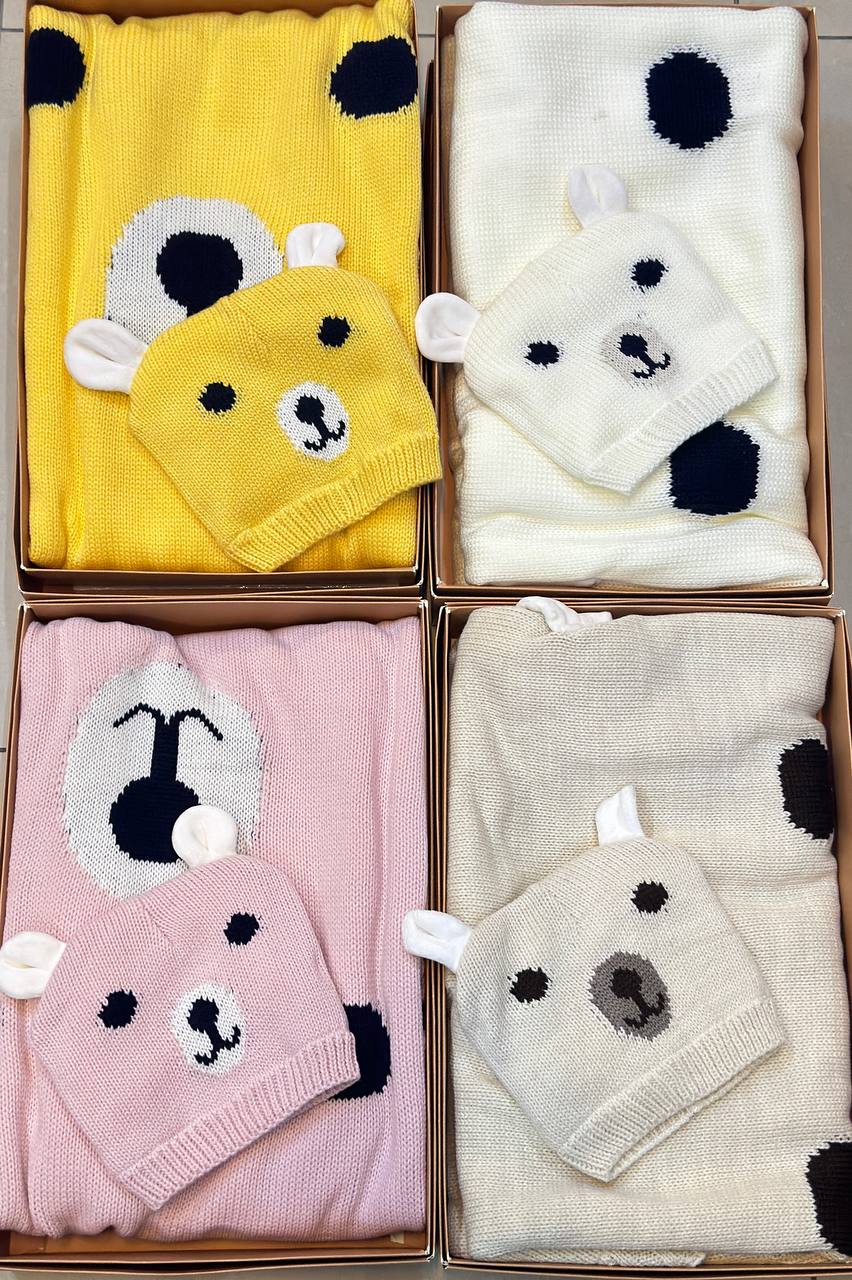 Knitted Blanket with Hat